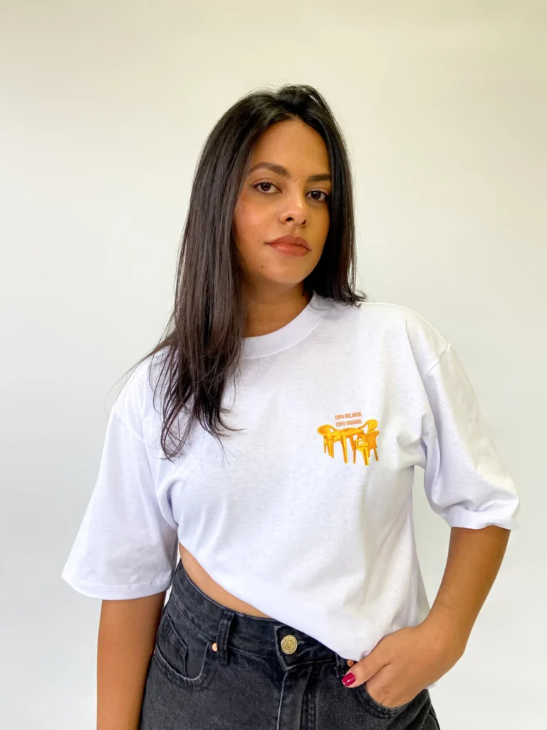 camiseta cadeira de bar